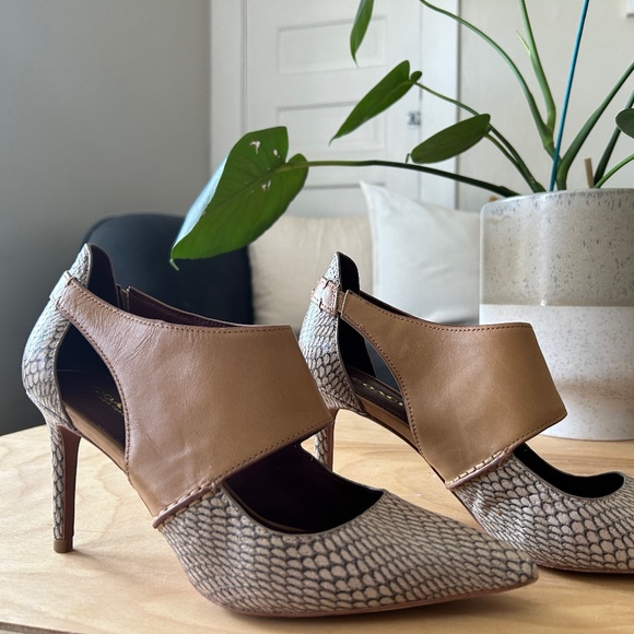 Coach Heels - Picture 2 of 6